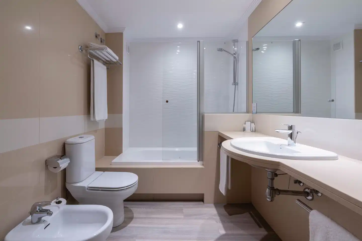 Attica 21 Barcelona Mar Badezimmer