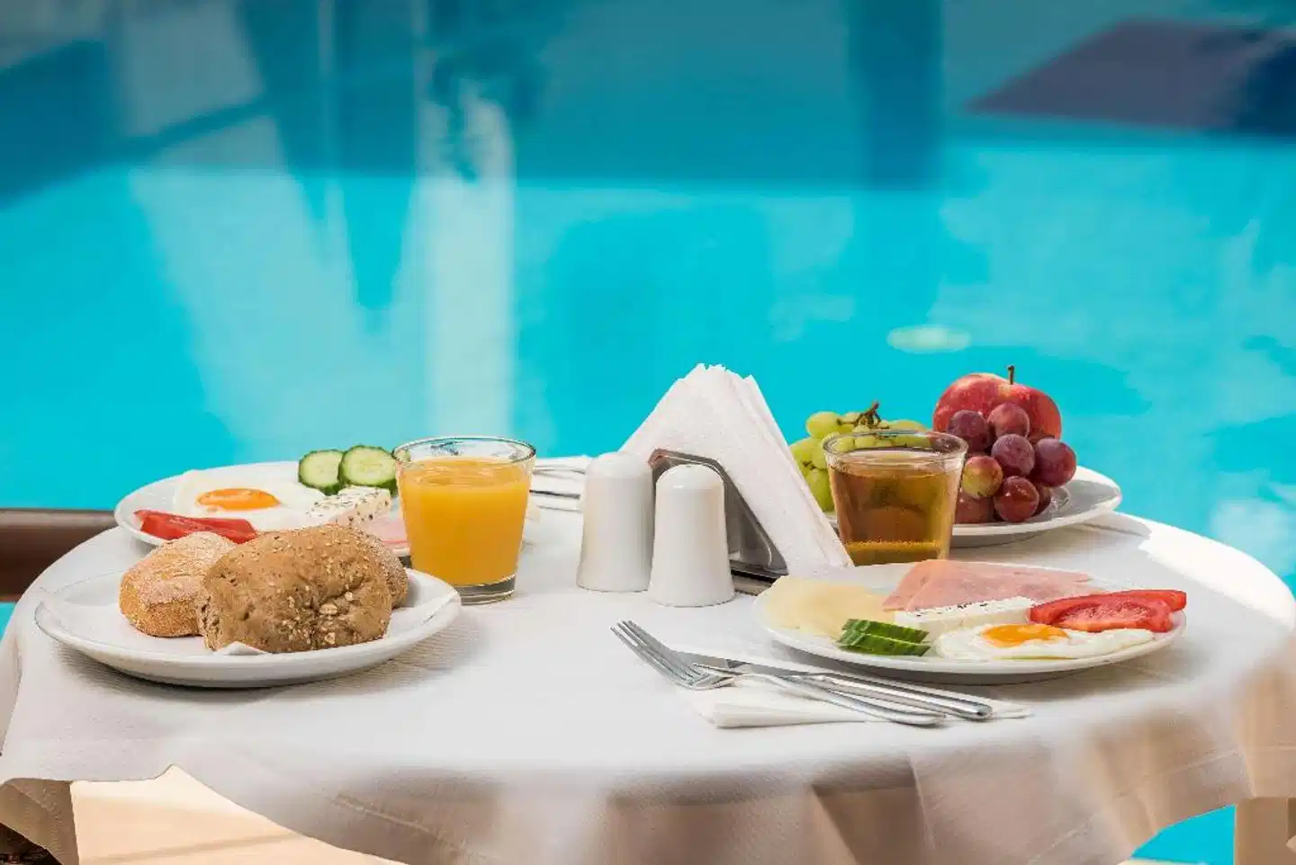 Elotis Suites Restaurant