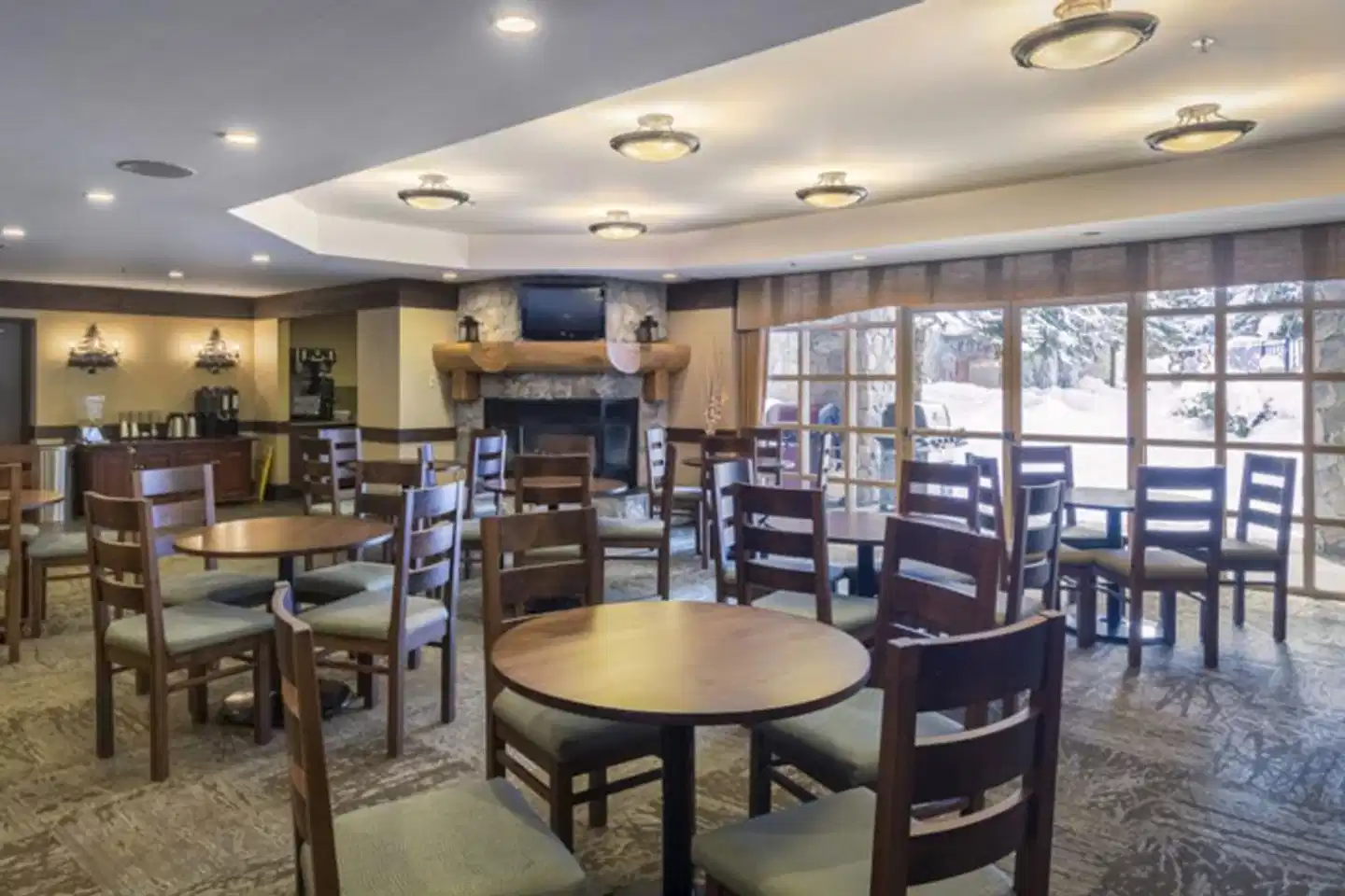 BLACKCOMB SPRINGS SUITES BY CLIQUE Bar