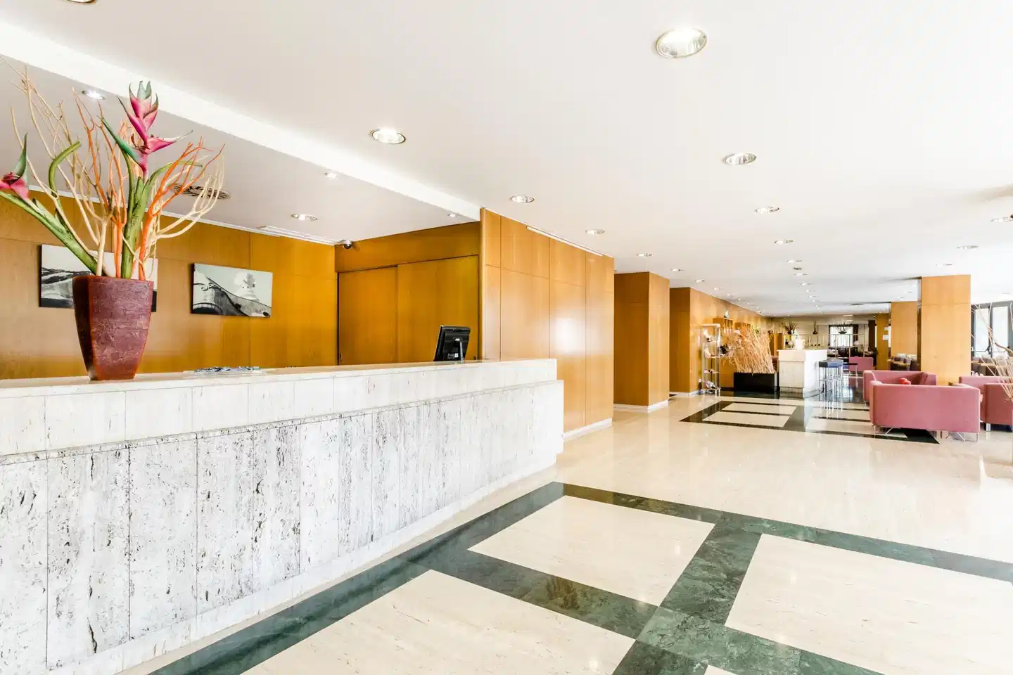 Exe Barberà Parc Lobby
