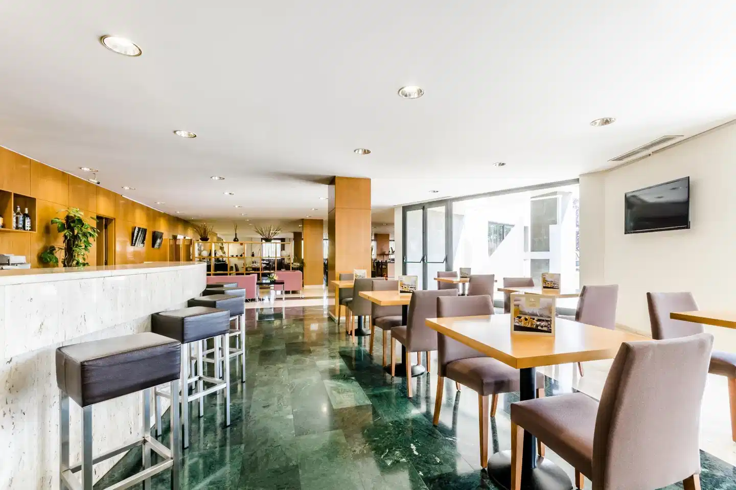 Exe Barberà Parc Bar