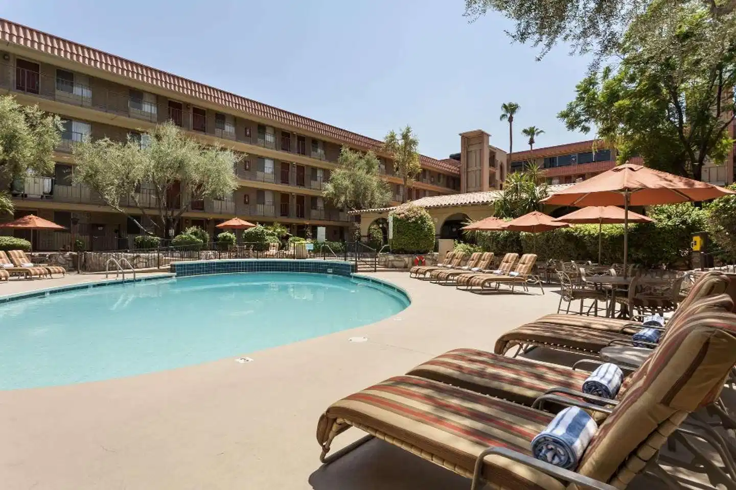 Embassy Suites by Hilton Phoenix Airport at 24th Street Pool