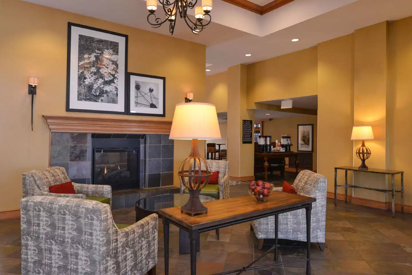Hampton Inn & Suites Pueblo-Southgate Lobby