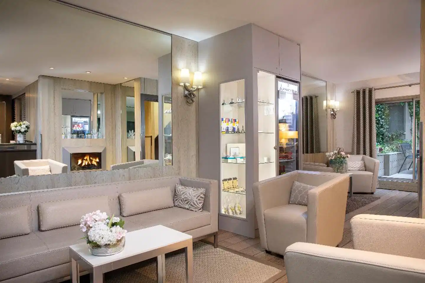 Longchamp Elysees Lobby