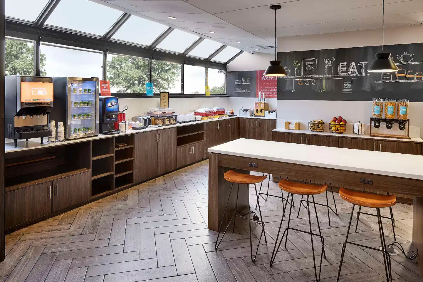 Hampton Inn Newark Airport Bar