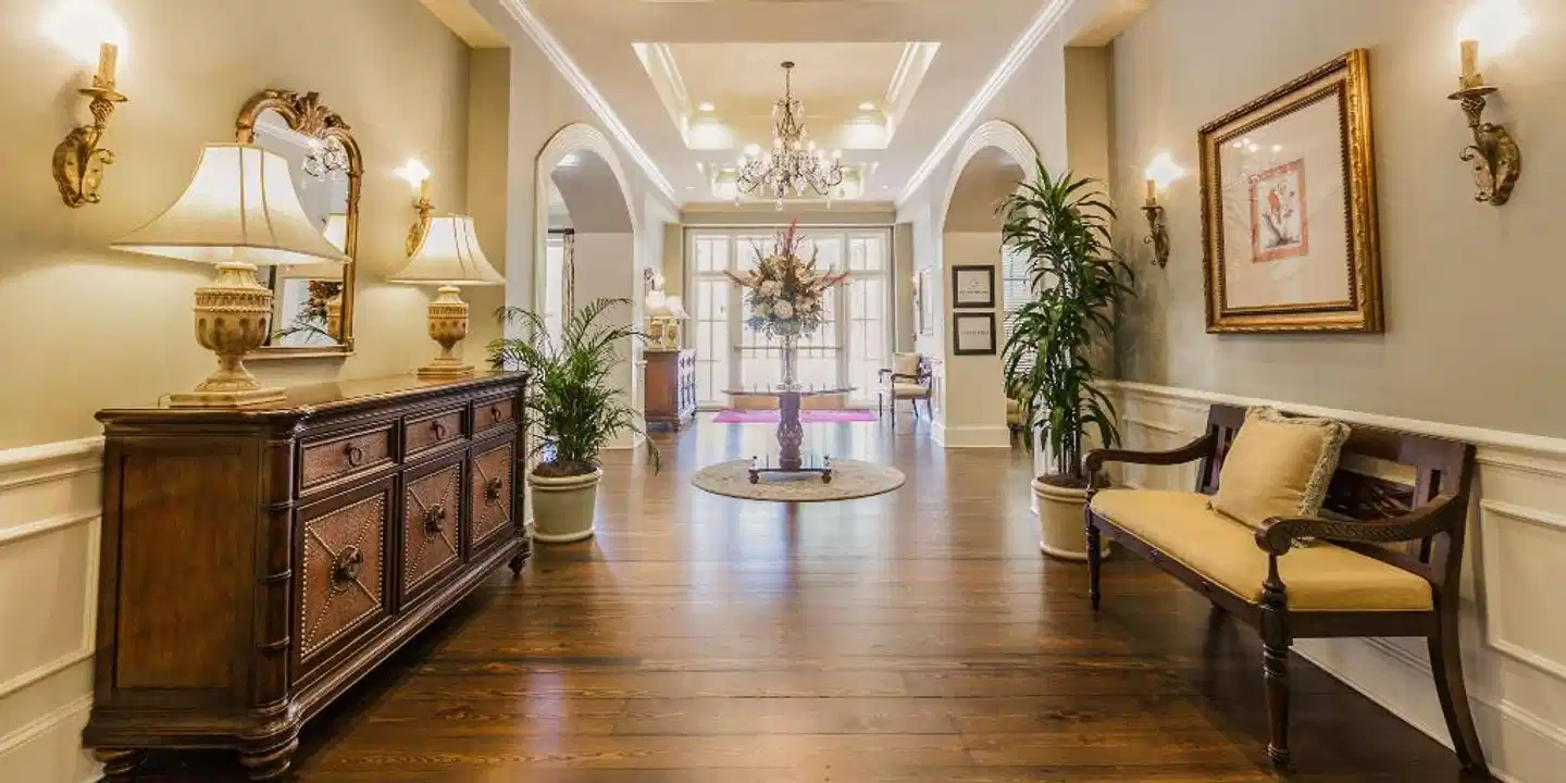 Hampton Inn & Suites Savannah Historic District Lobby