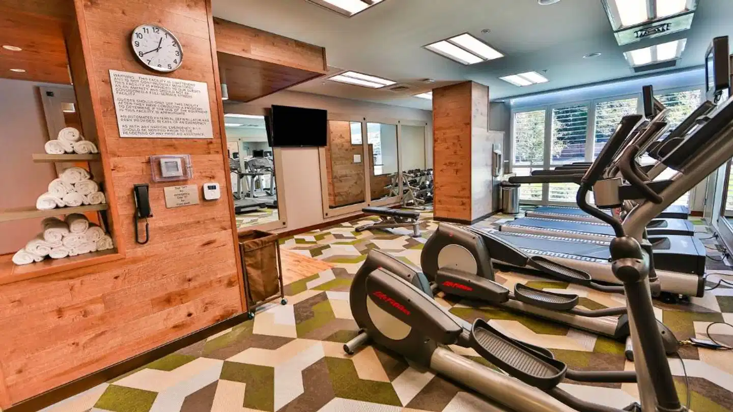 Fairfield Inn & Suites by Marriott Savannah Midtown Sport und Entertainment