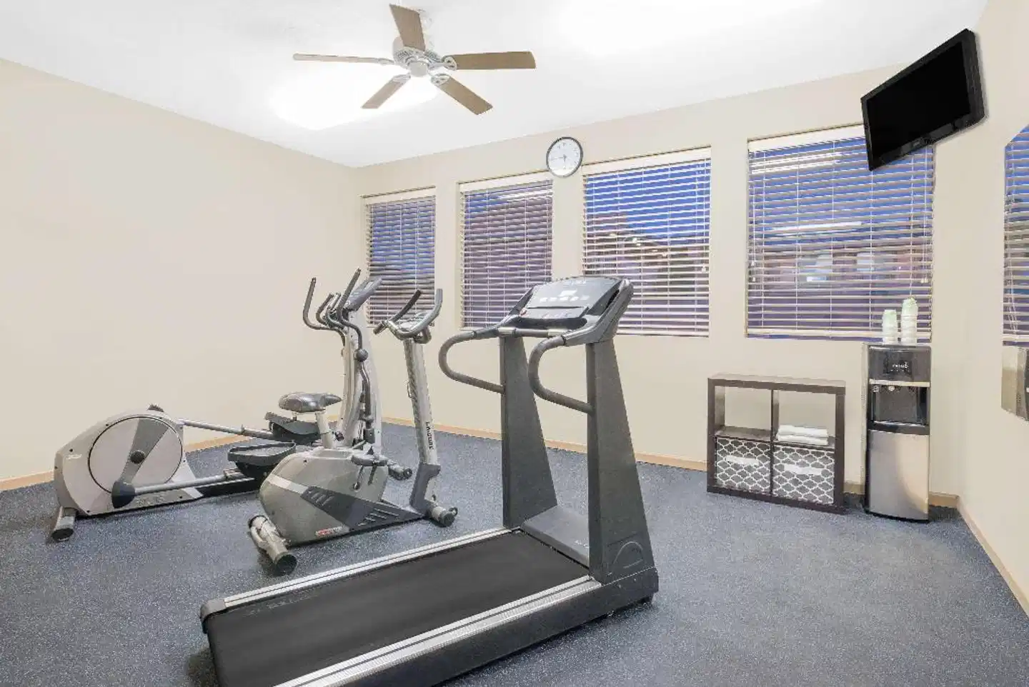 Days Inn by Wyndham Roswell Sport und Entertainment