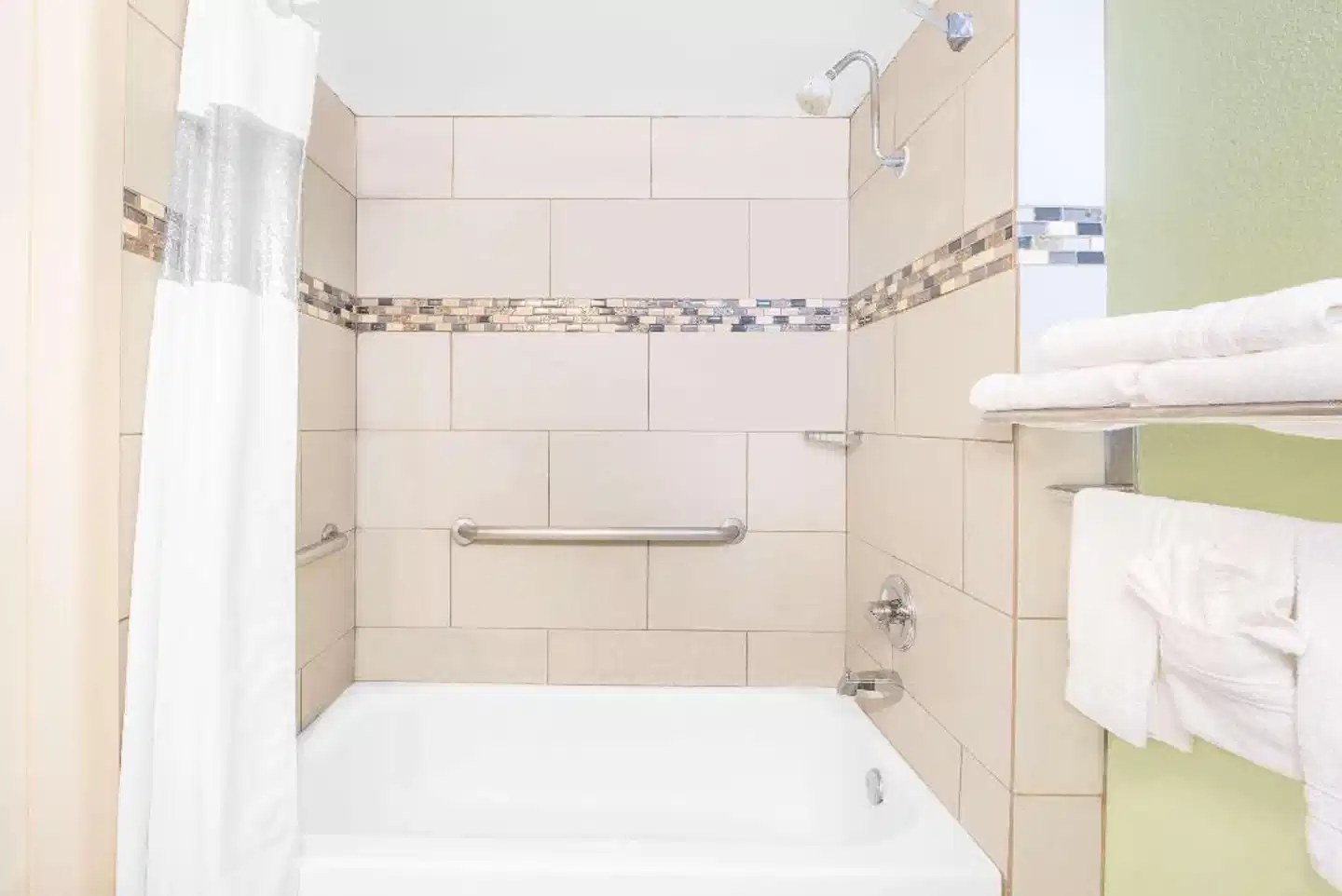 Days Inn by Wyndham Roswell Badezimmer