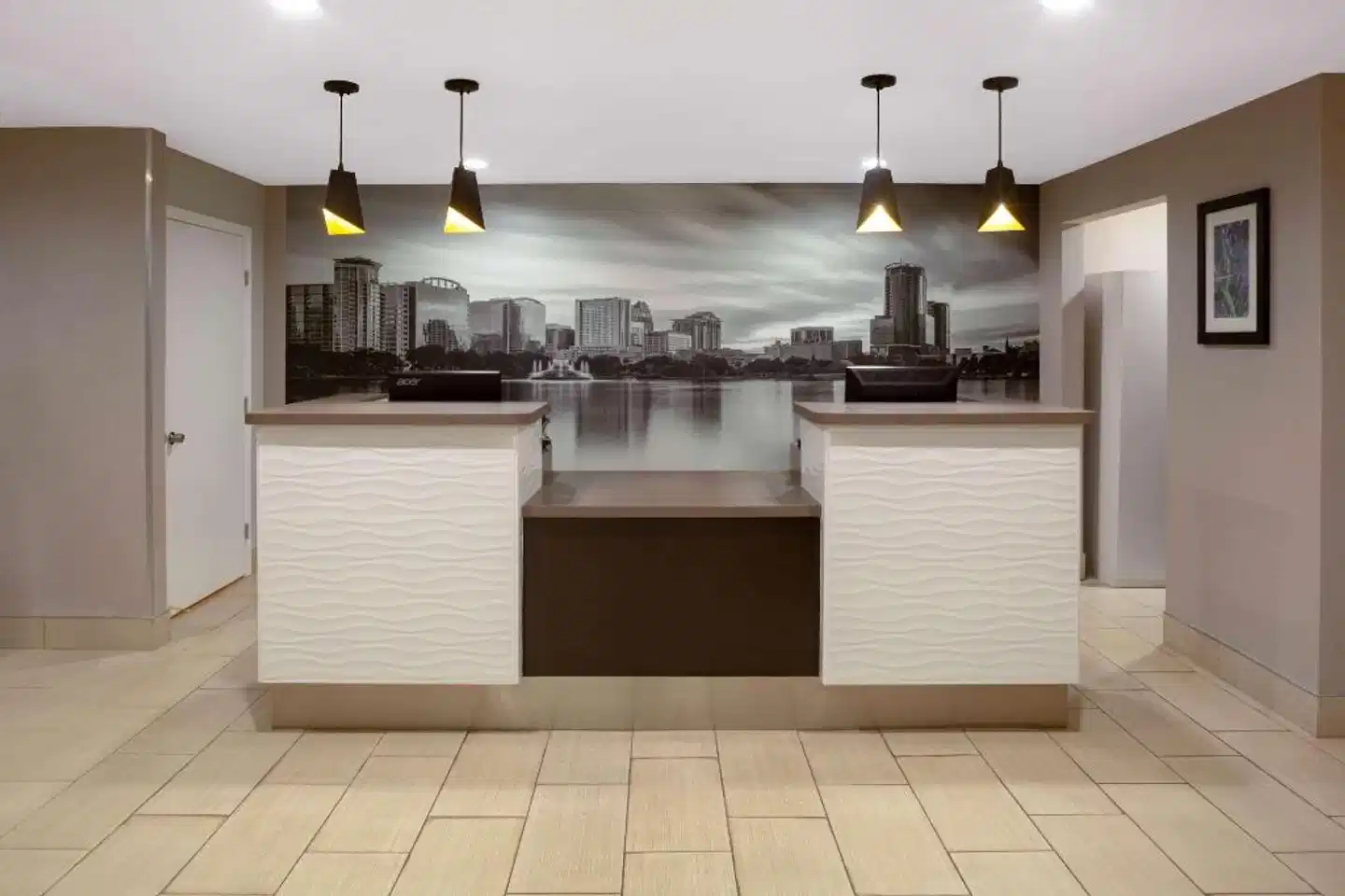 La Quinta Inn & Suites by Wyndham Orlando Universal Area Lobby