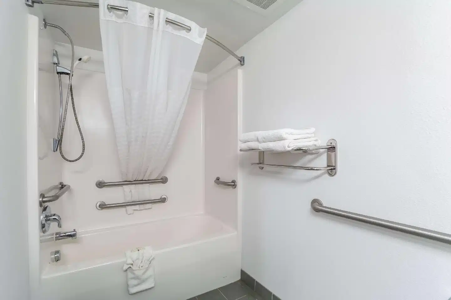 Quality Inn & Suites Augusta I-20 Badezimmer