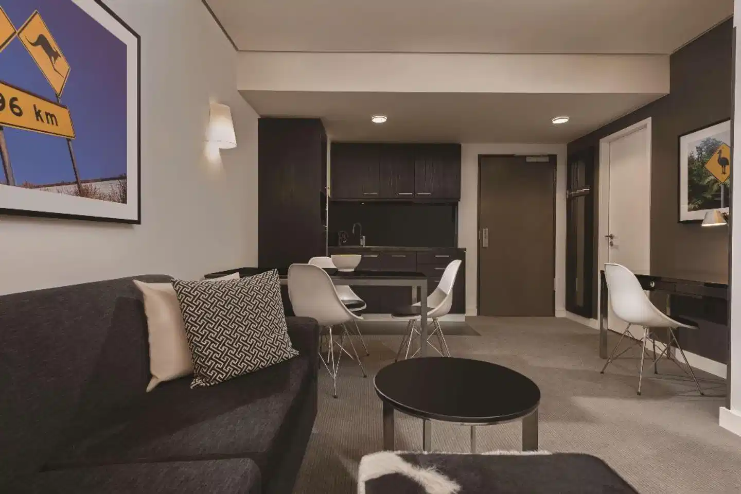 Adina Apartment Hotel Berlin Hackescher Markt Lobby