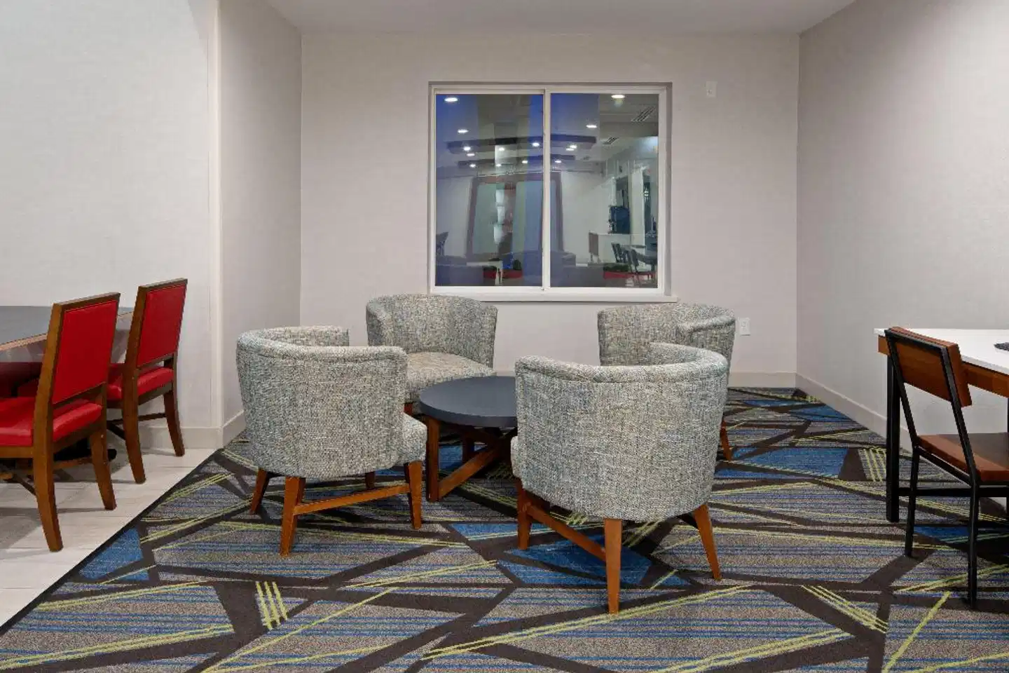 Holiday Inn Express Hotel & Suites Fresno South Lobby