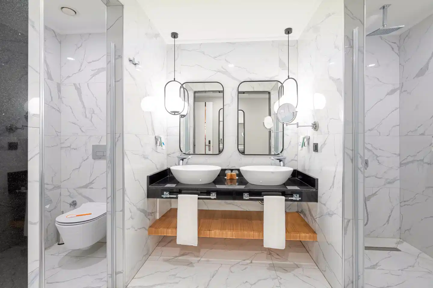 Orange Palace Badezimmer