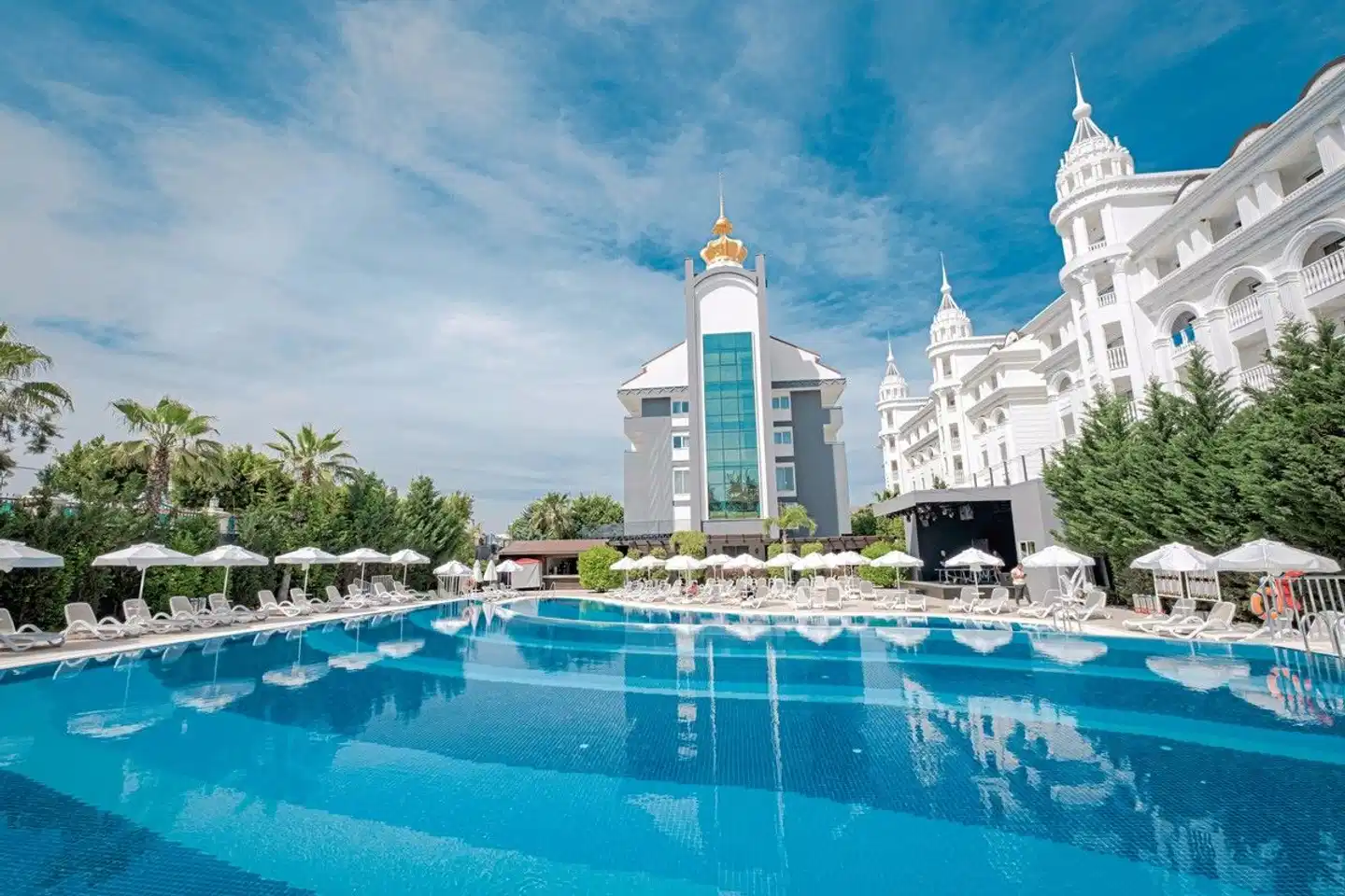 Well Palace Side Pool