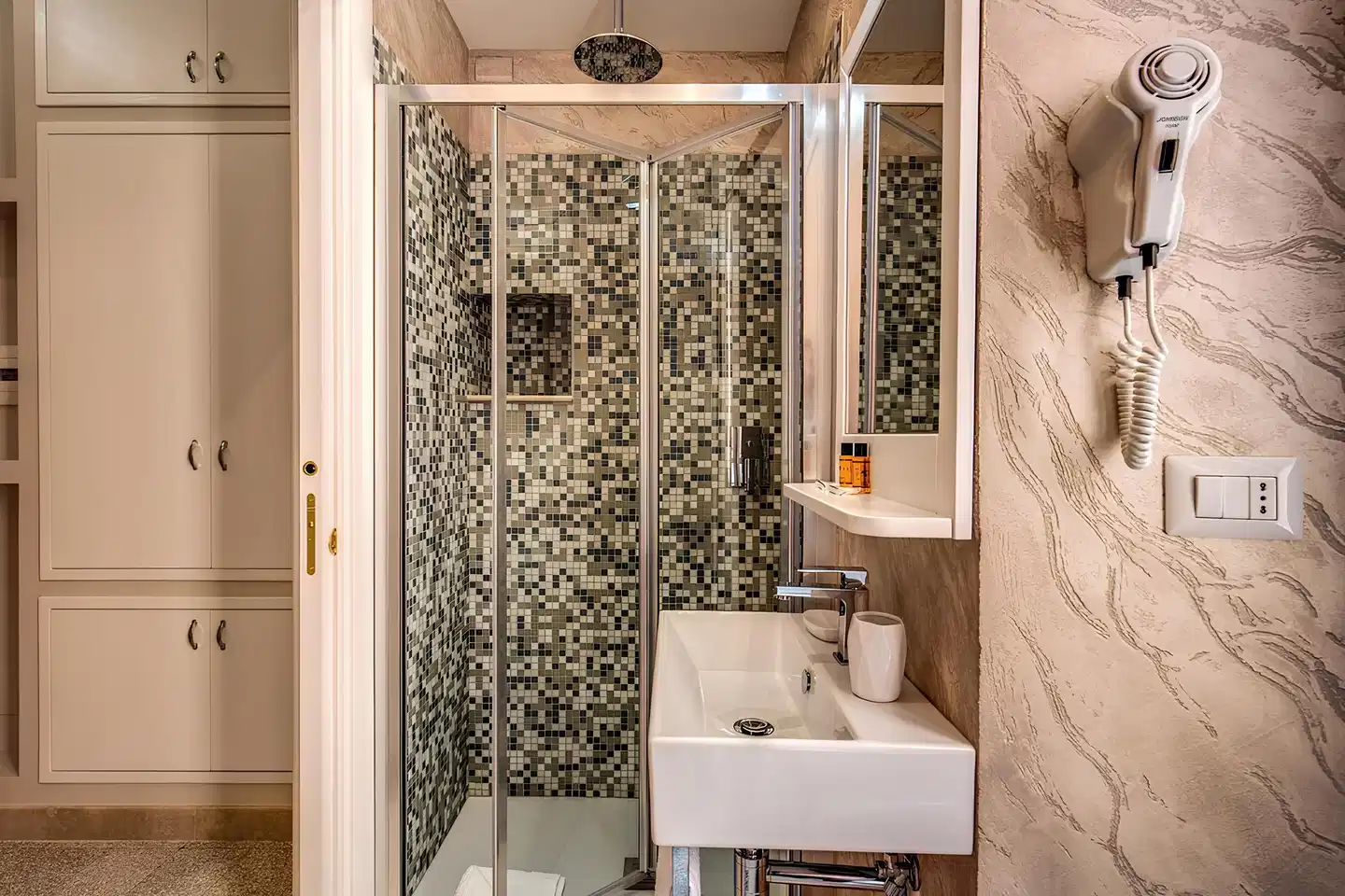 Colosseo Accomodation Room Guest House Badezimmer