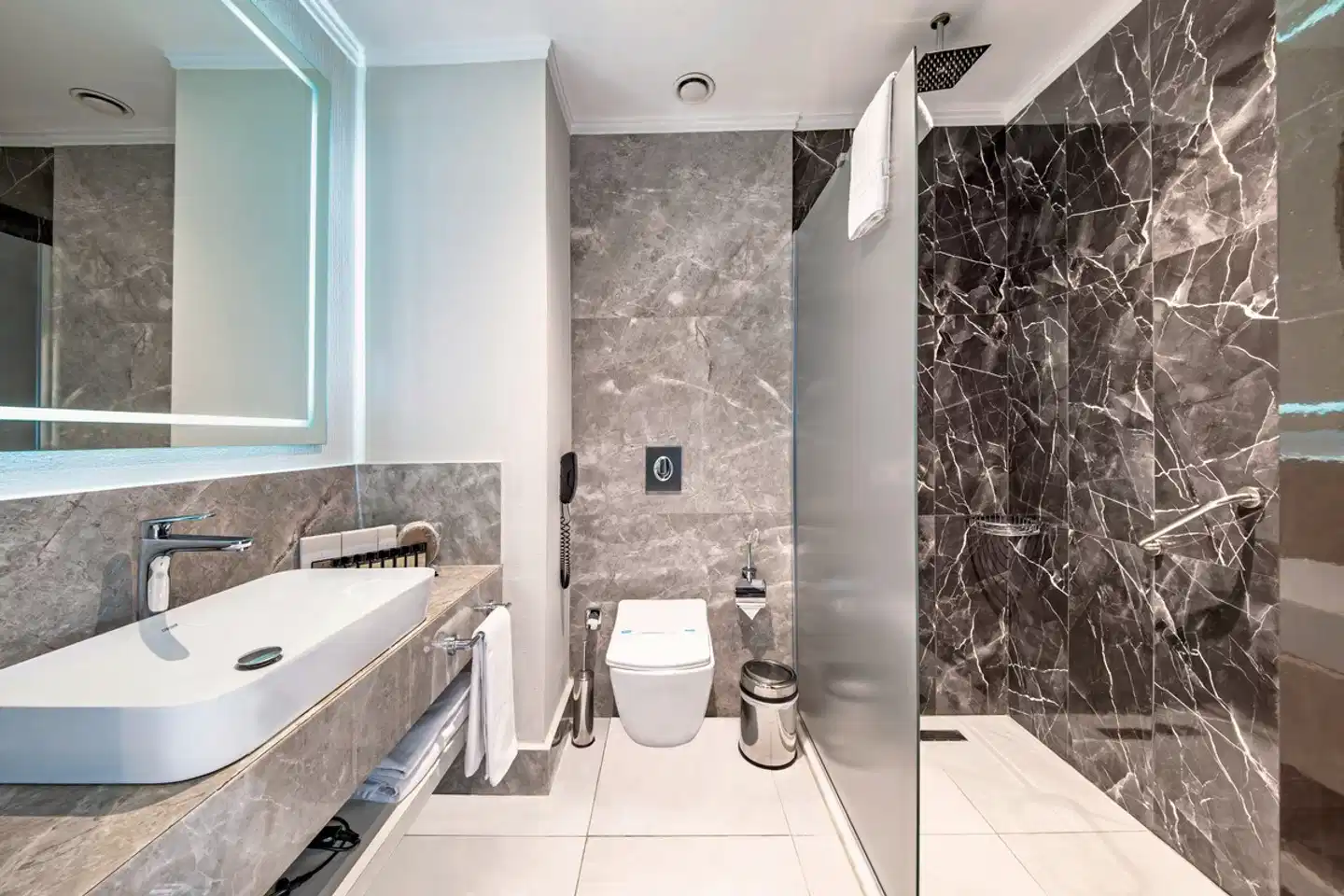 Serenity Queen Hotel Badezimmer