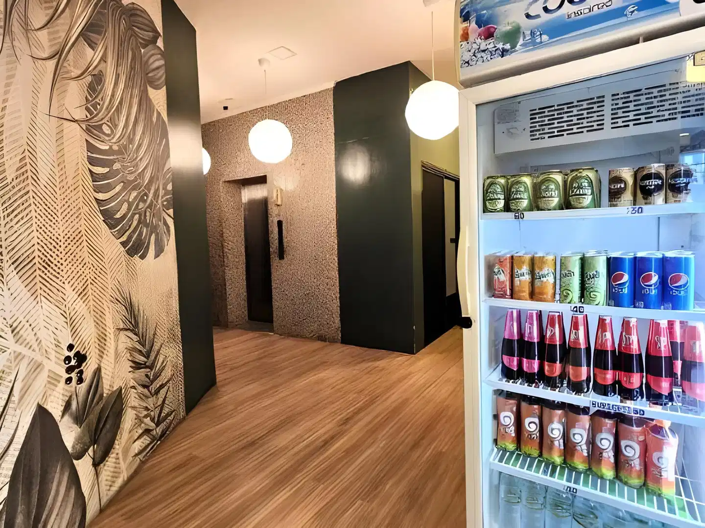 The Base Inn'Near Beach'Near Night Market Bar