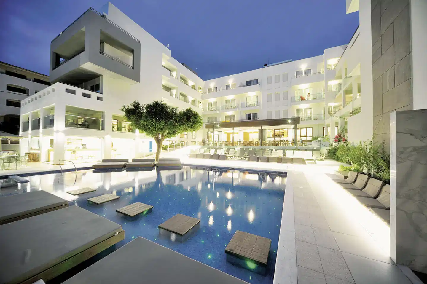 Atrium Ambiance Pool