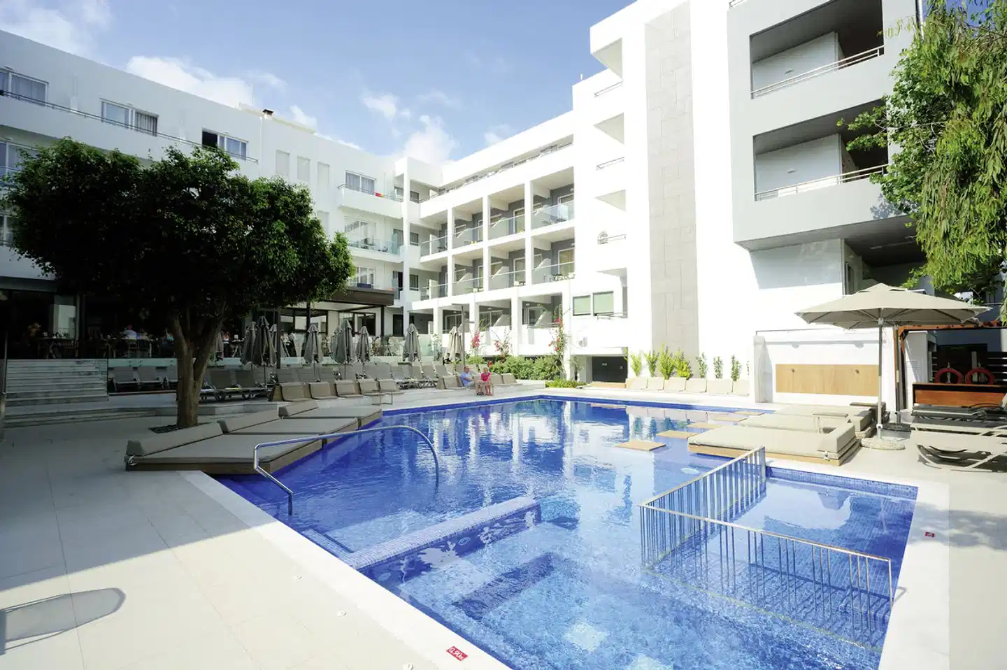 Atrium Ambiance Pool