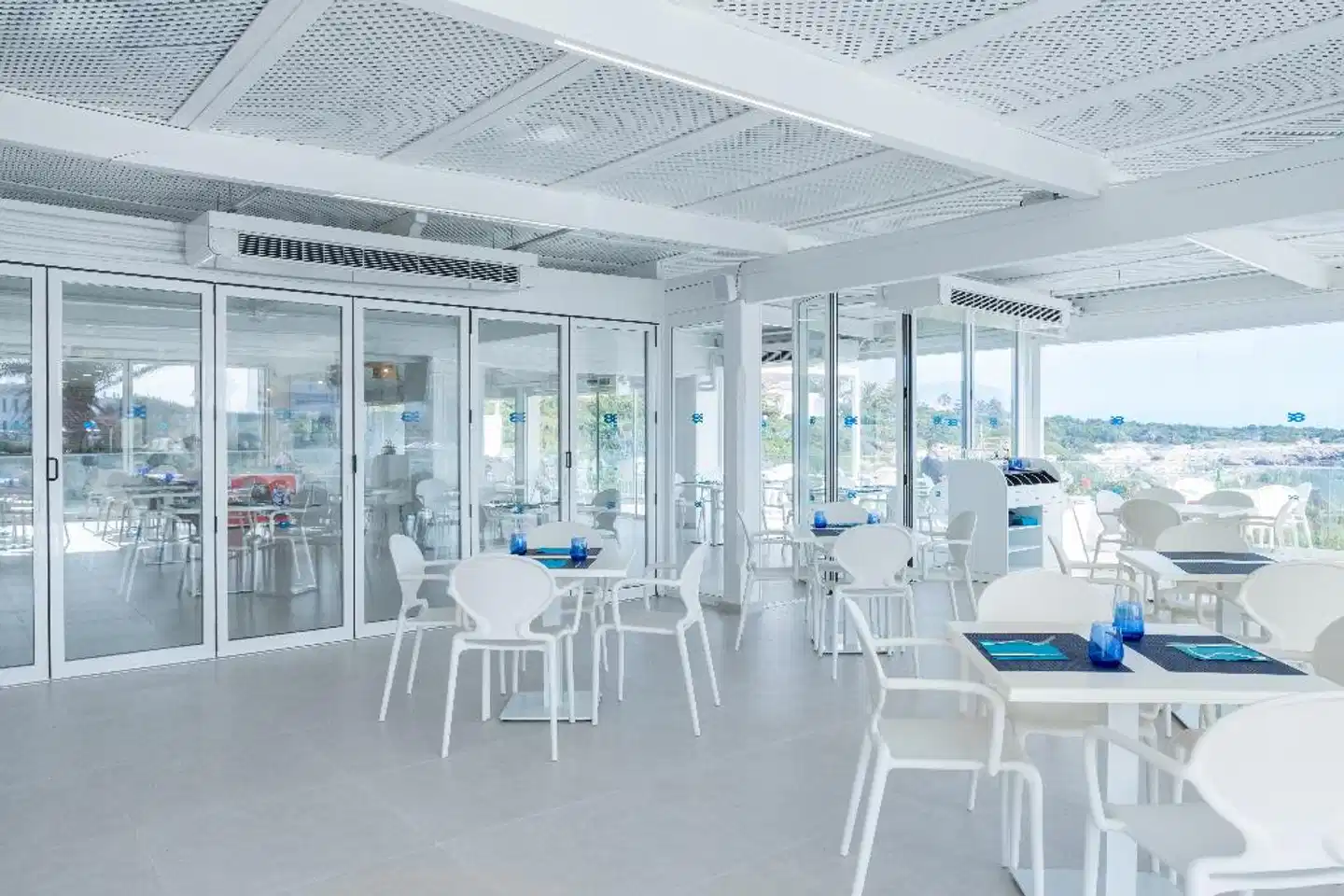 FERGUS Style Carema Beach Hallenbad