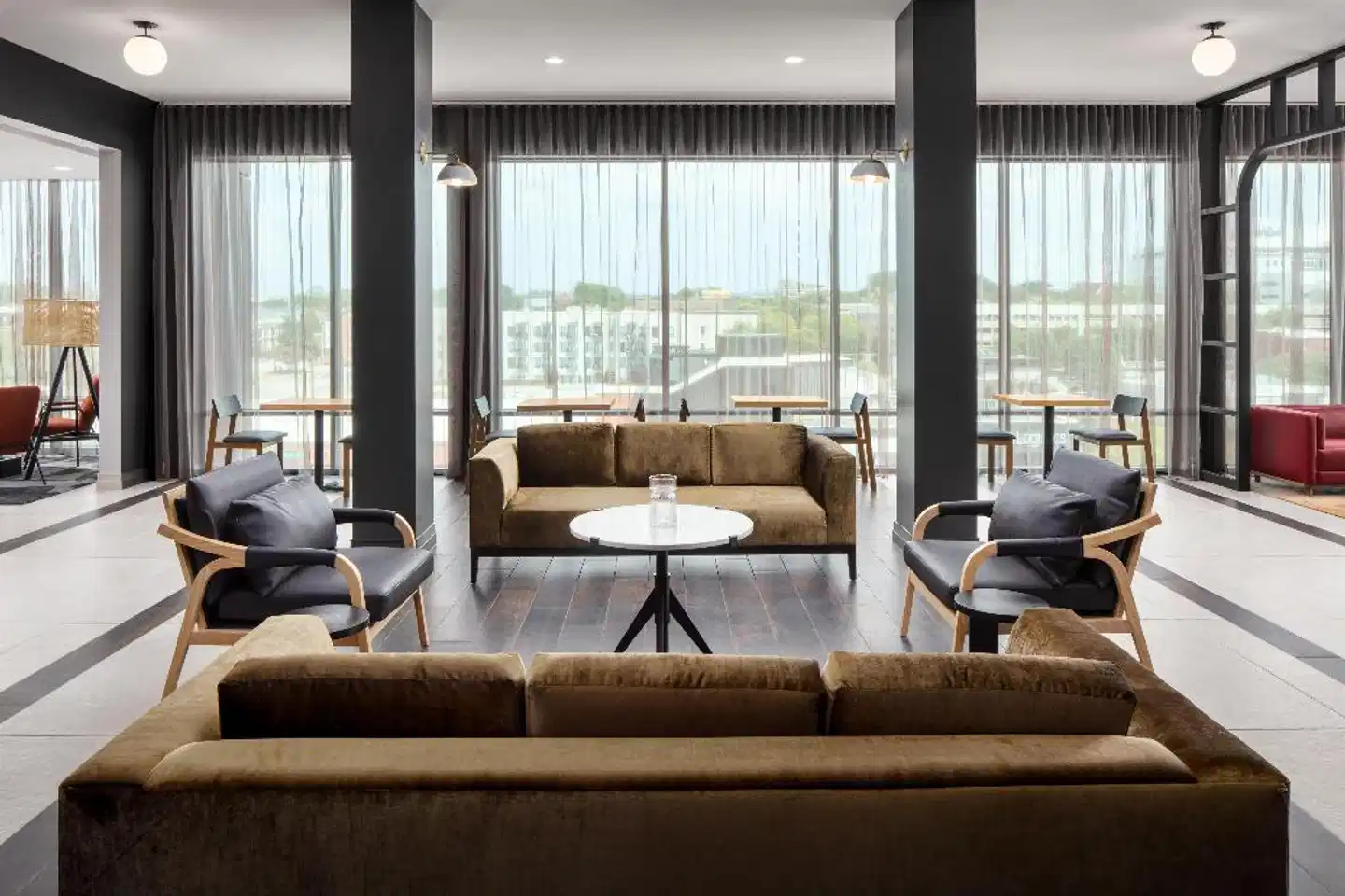 Embassy Suites By Hilton Chattanooga Downtown Lobby