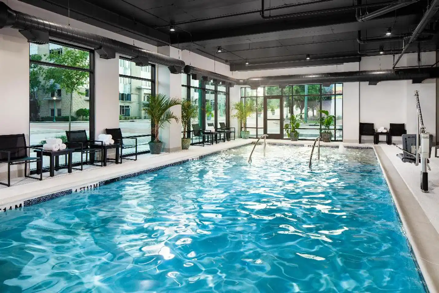 Embassy Suites By Hilton Chattanooga Downtown Hallenbad