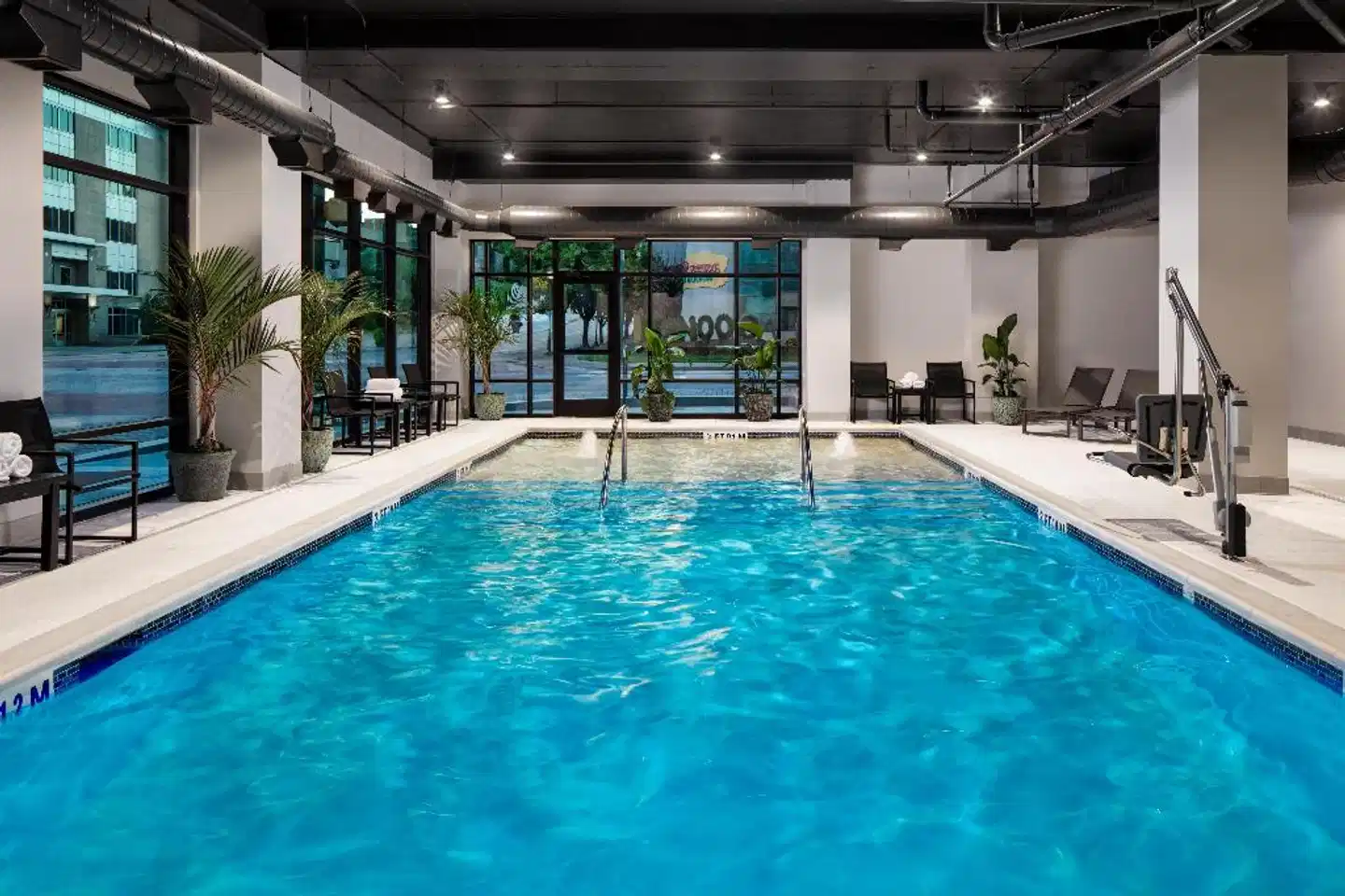 Embassy Suites By Hilton Chattanooga Downtown Hallenbad