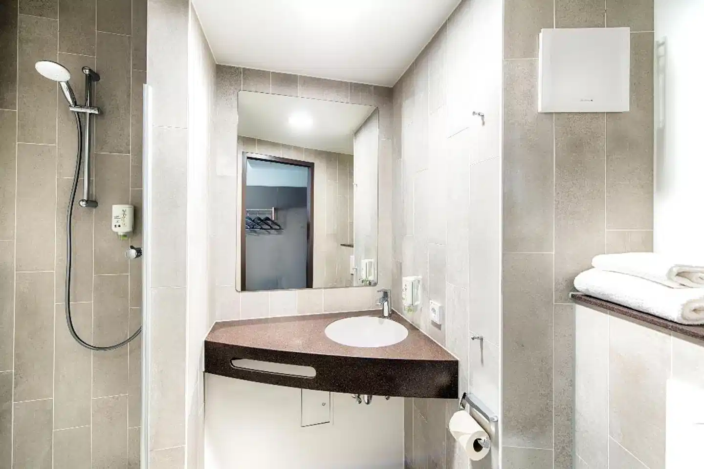 B&B Hotel Augsburg-Nord Badezimmer