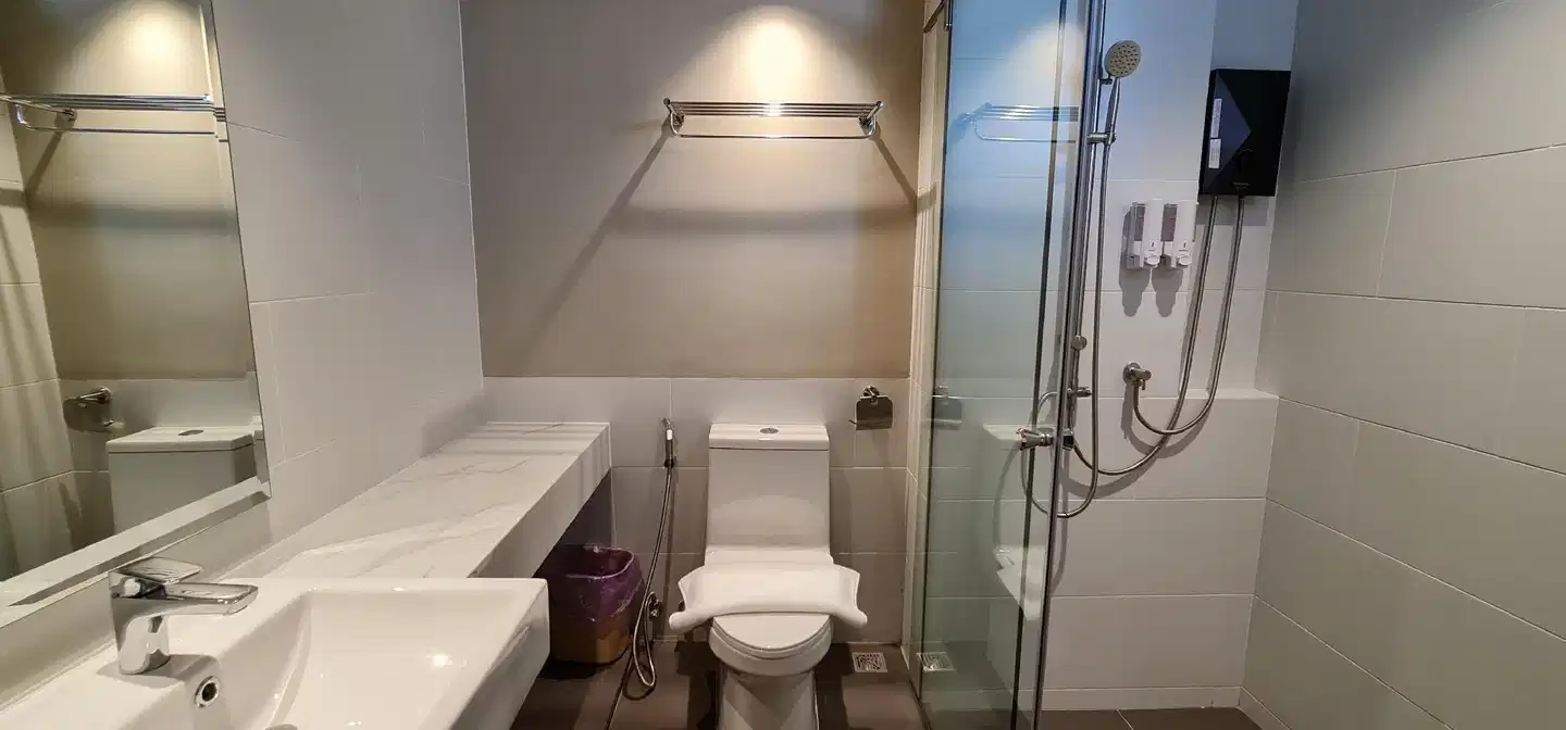 THE NEUF RATCHADA HOTEL (SHA Certified) Badezimmer