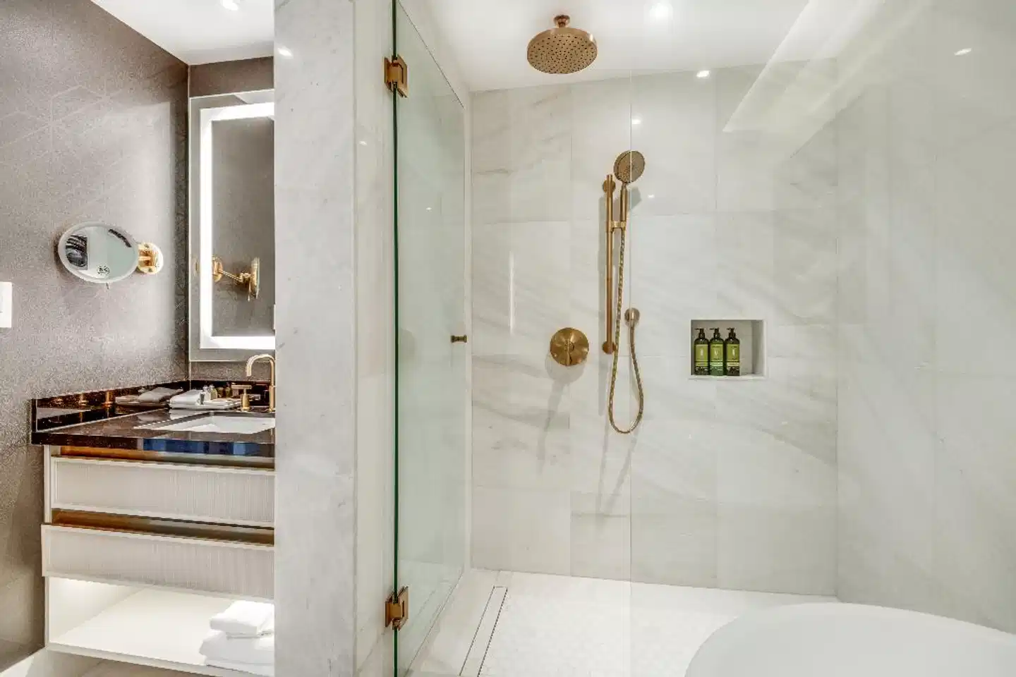 Azur Legacy Collection Hotel Badezimmer