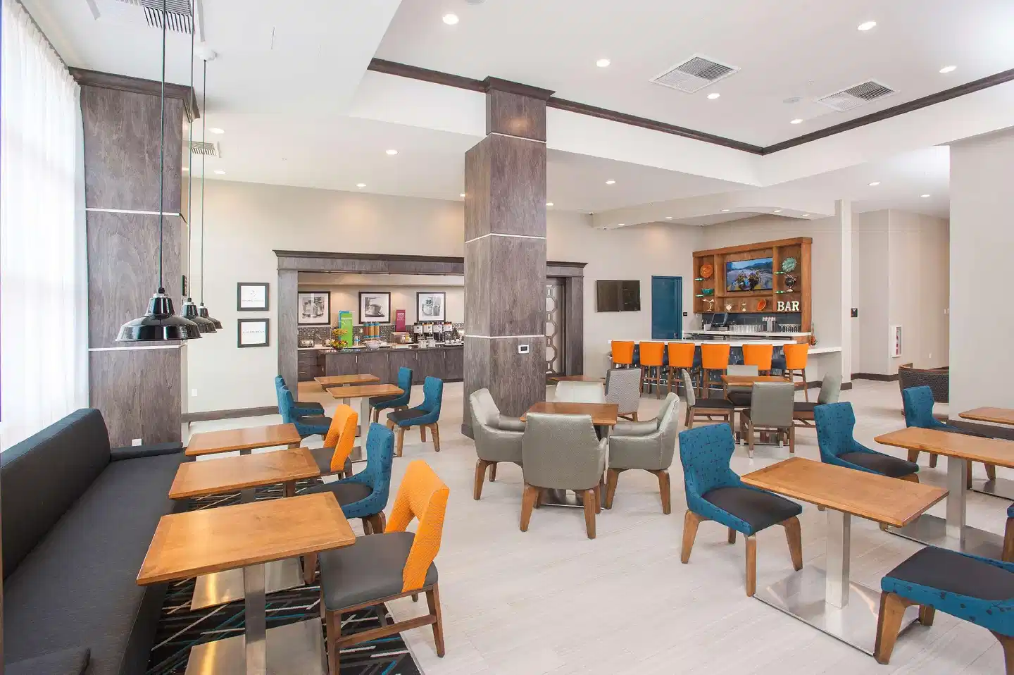 Hampton Inn & Suites LAX El Segundo Bar