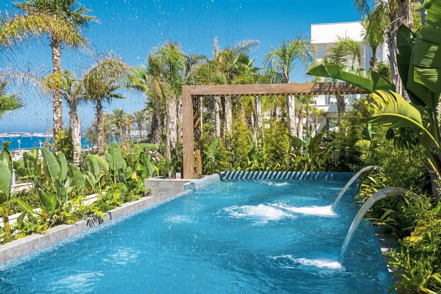 Amavi MadeForTwo Hotels Pool