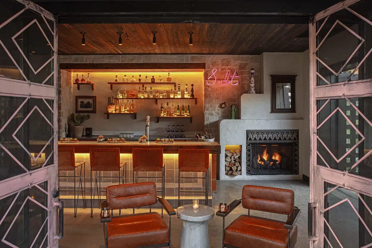 Texican Court, by Valencia Hotel Group Bar