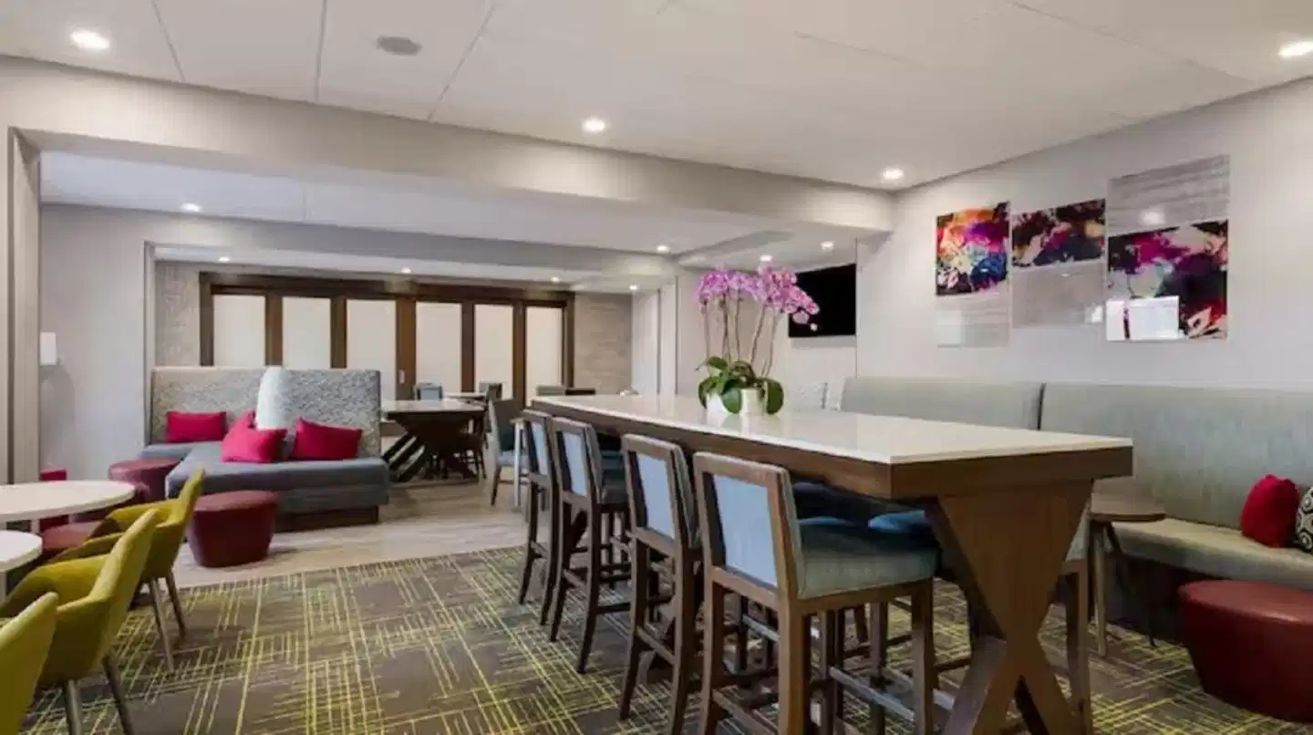 Hampton Inn Concord Bar