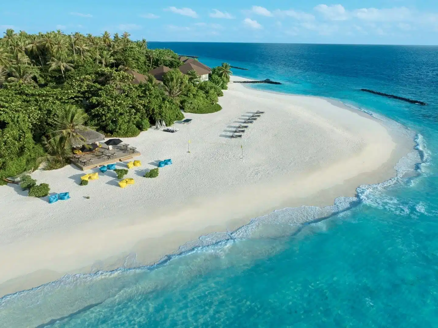 Avani+ Fares Maldives Resort Landschaft
