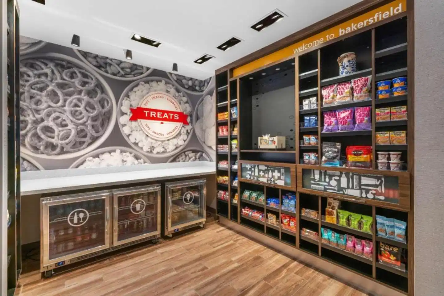 Hampton Inn & Suites Bakersfield Central Lobby