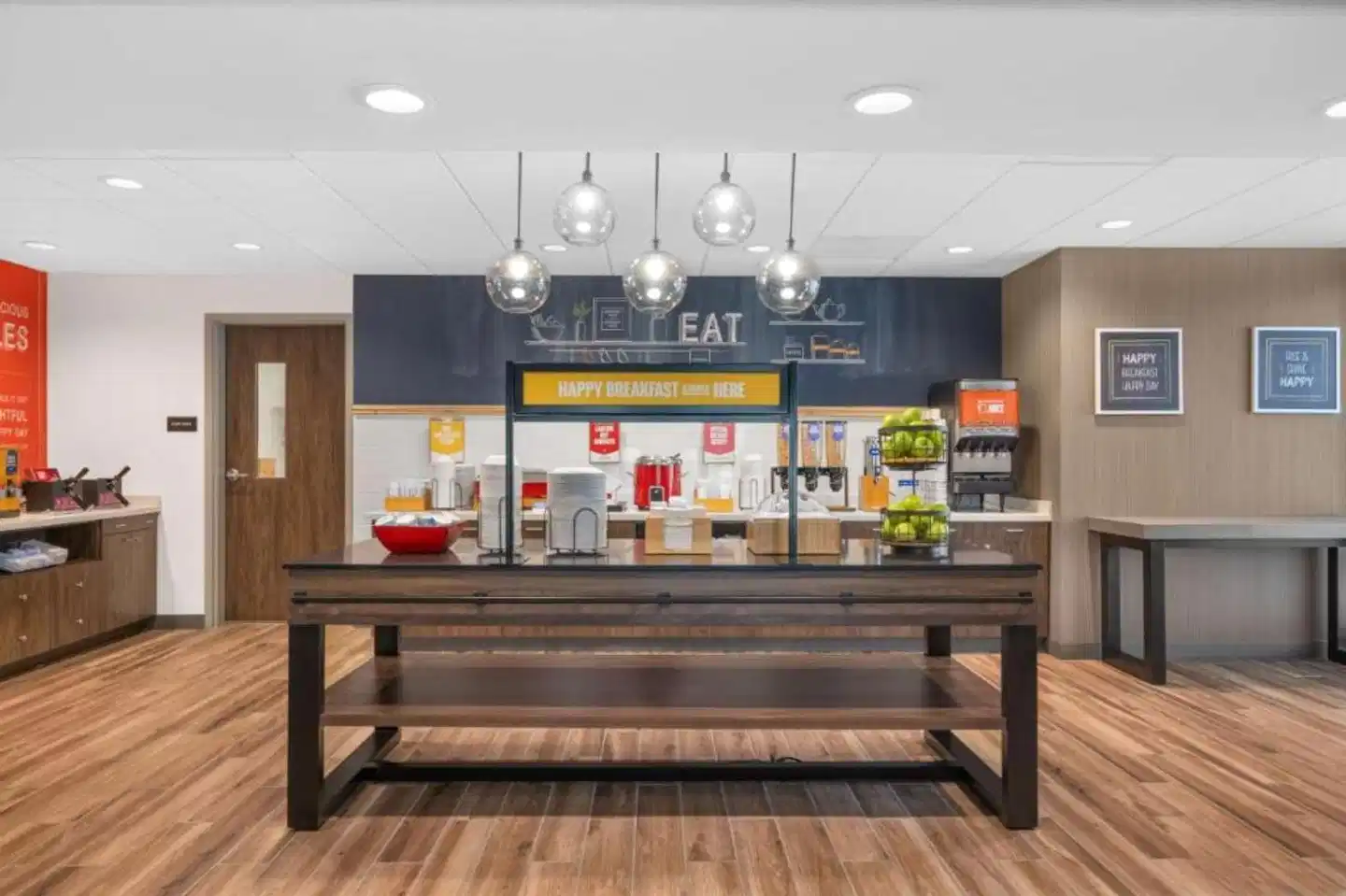 Hampton Inn & Suites Bakersfield Central Lobby