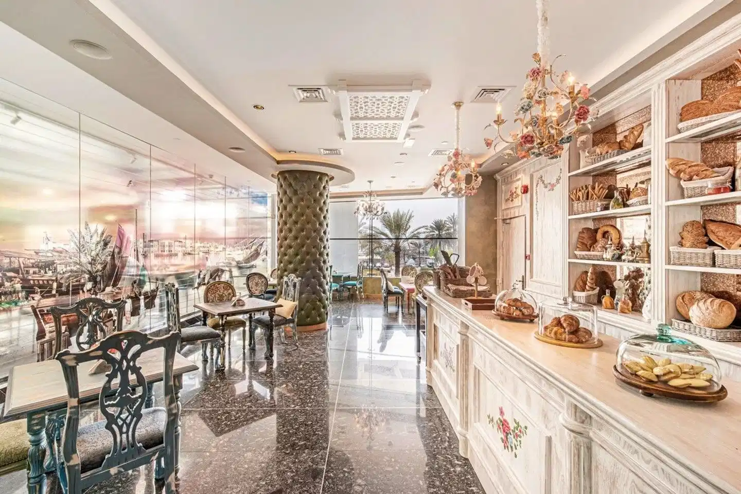 Golden Sands Hotel Creek Bar