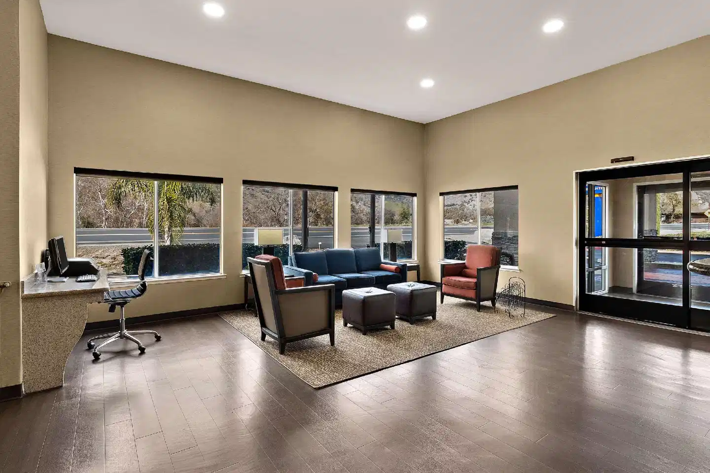 Comfort Inn & Suites Sequoia Kings Canyon Lobby