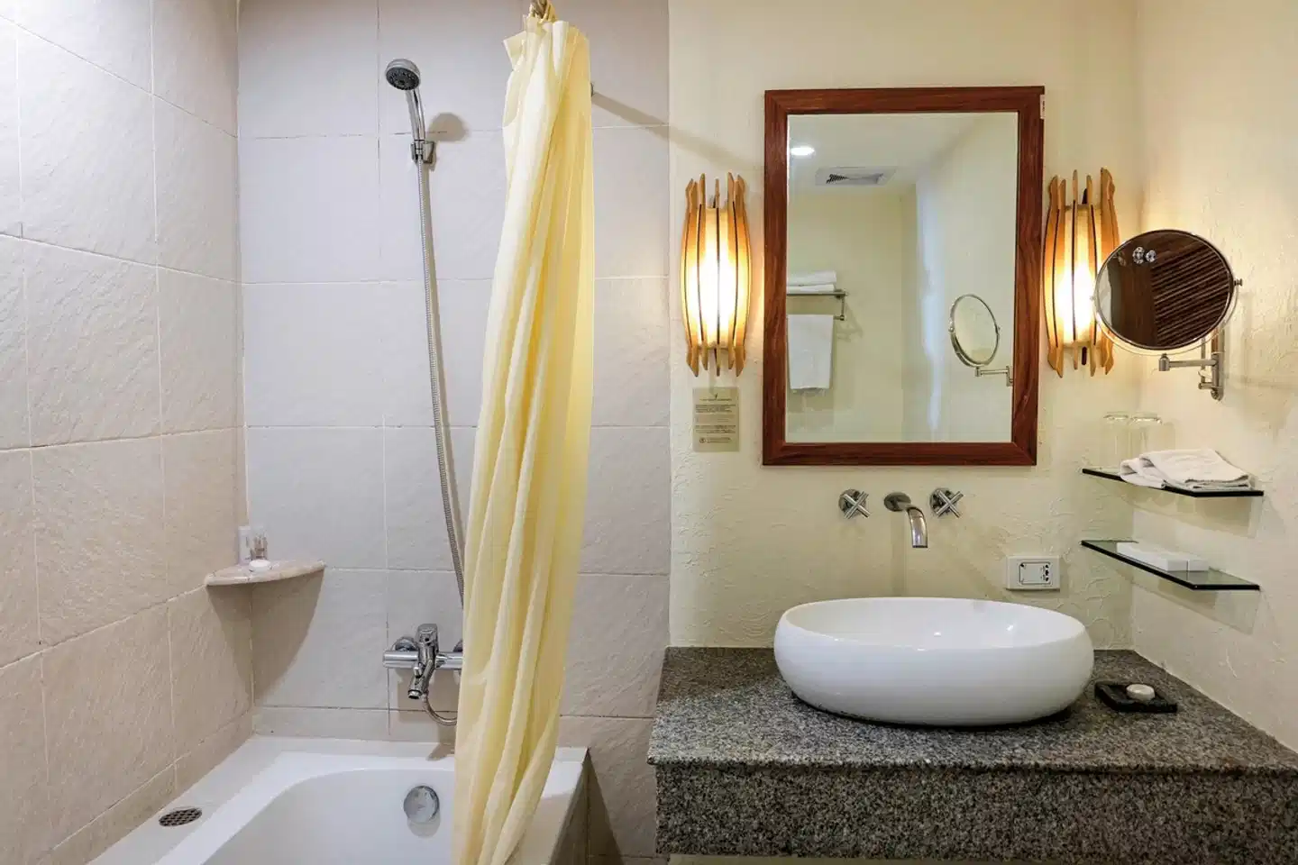 Bluewater Maribago Beach Resort Badezimmer