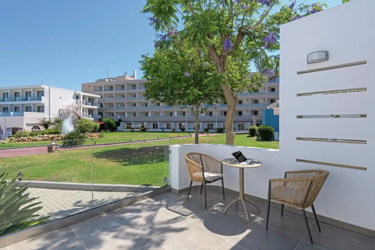 Avra Beach Resort Terrasse