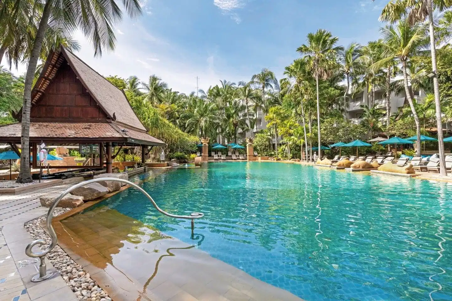 Avani Pattaya Resort Pool