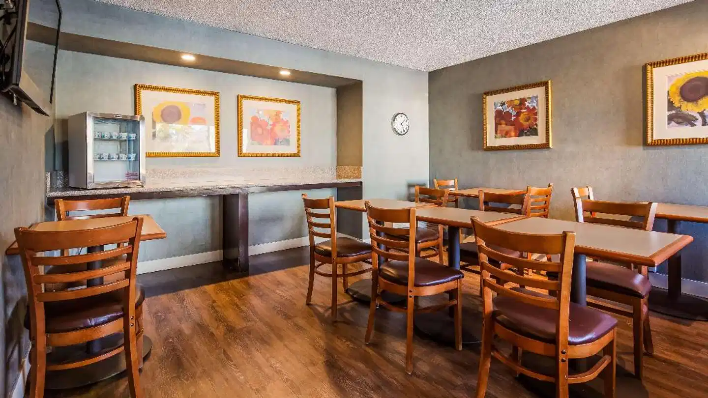 Best Western Inn at Palm Springs Bar