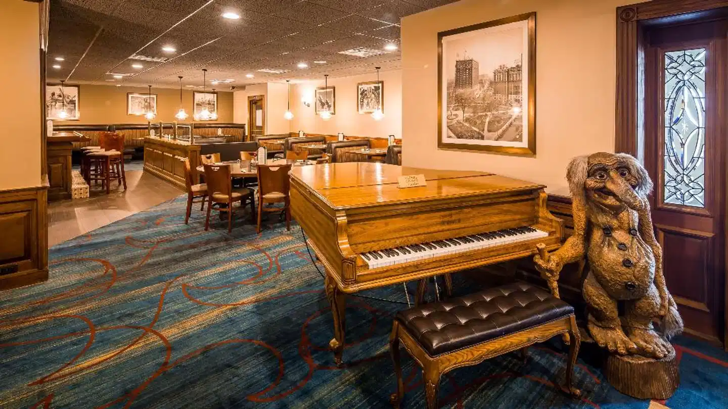 Best Western Greenfield Inn Bar