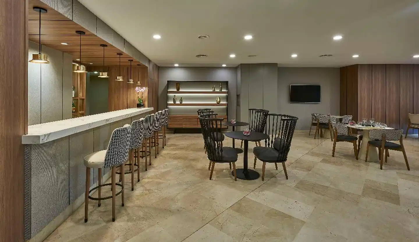 NH Ciudad de Valencia Bar