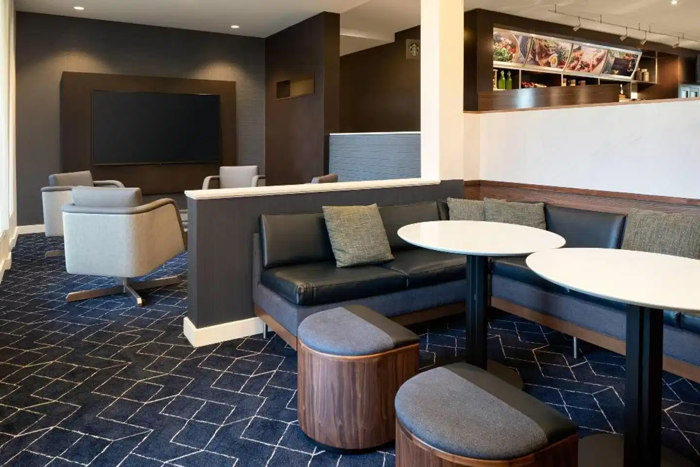 Courtyard by Marriott Bakersfield Bar