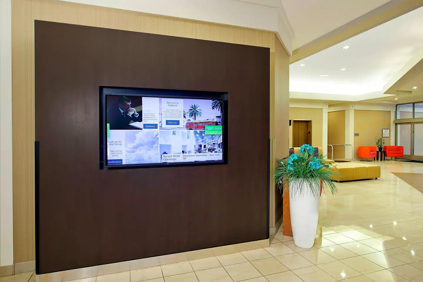 Courtyard by Marriott Oakland Downtown Lobby