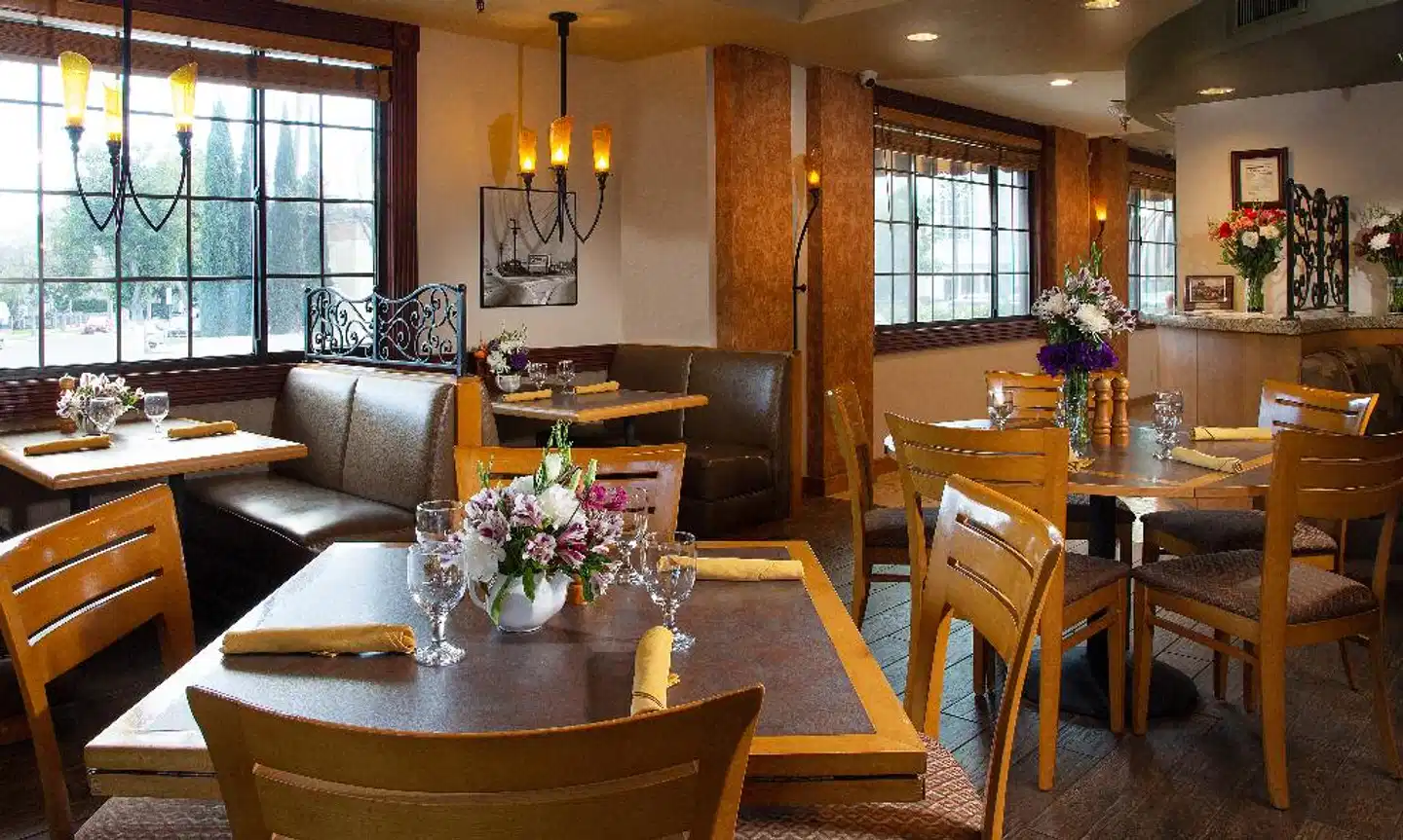 Coast Burbank Hotel Bar