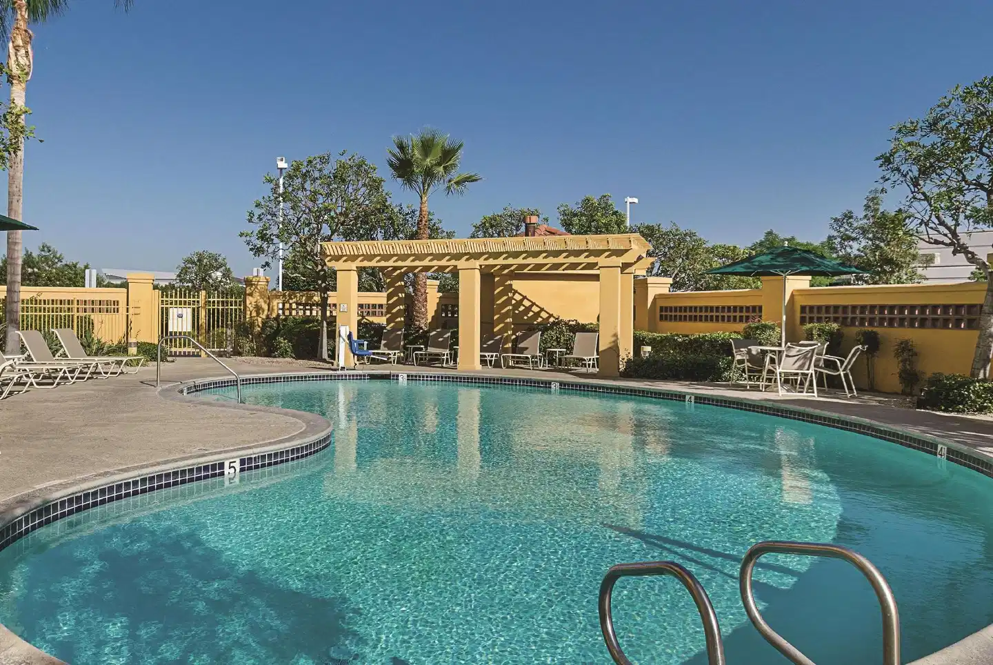 La Quinta Inn & Suites Ontario Airport Pool